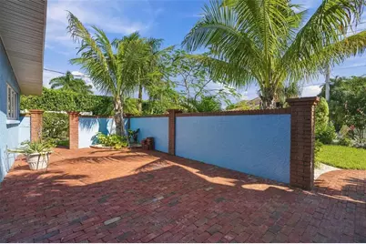 528 Key Royale Drive, Holmes Beach, FL 34217 - Photo 62