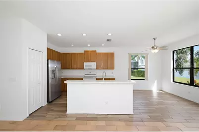 8013 Stirling Falls Circle, Sarasota, FL 34243 - Photo 8