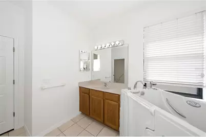 8013 Stirling Falls Circle, Sarasota, FL 34243 - Photo 32
