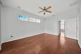 3715 72nd Ave Cir E, Sarasota, FL 34243 - Photo 12
