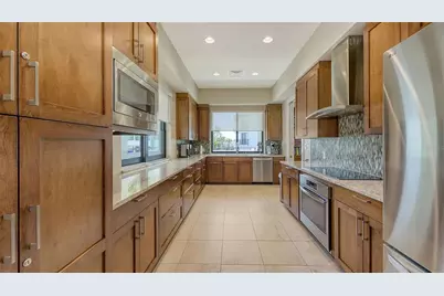 1425 Gulf Of Mexico Drive #D-405, Longboat Key, FL 34228 - Photo 44