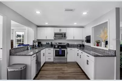 8628 Magnolia Drive, Seminole, FL 33777 - Photo 6