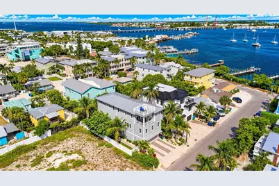 104 5th Street S, Bradenton Beach, FL 34217 - Photo 68