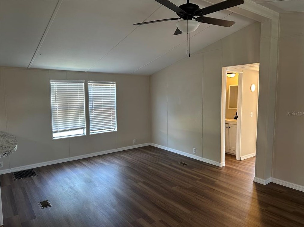9620 Silverbend Dr, Dade City, FL 33525