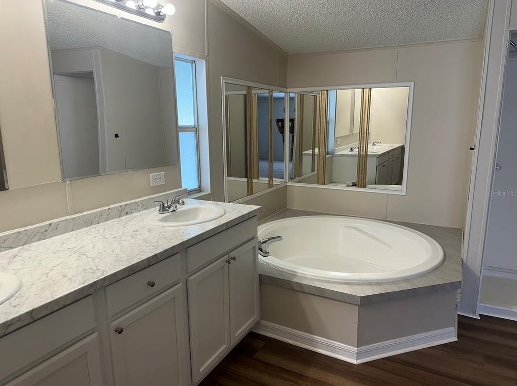 8609 Indian Rdg Way, Lakeland FL  33810-0330 exterior