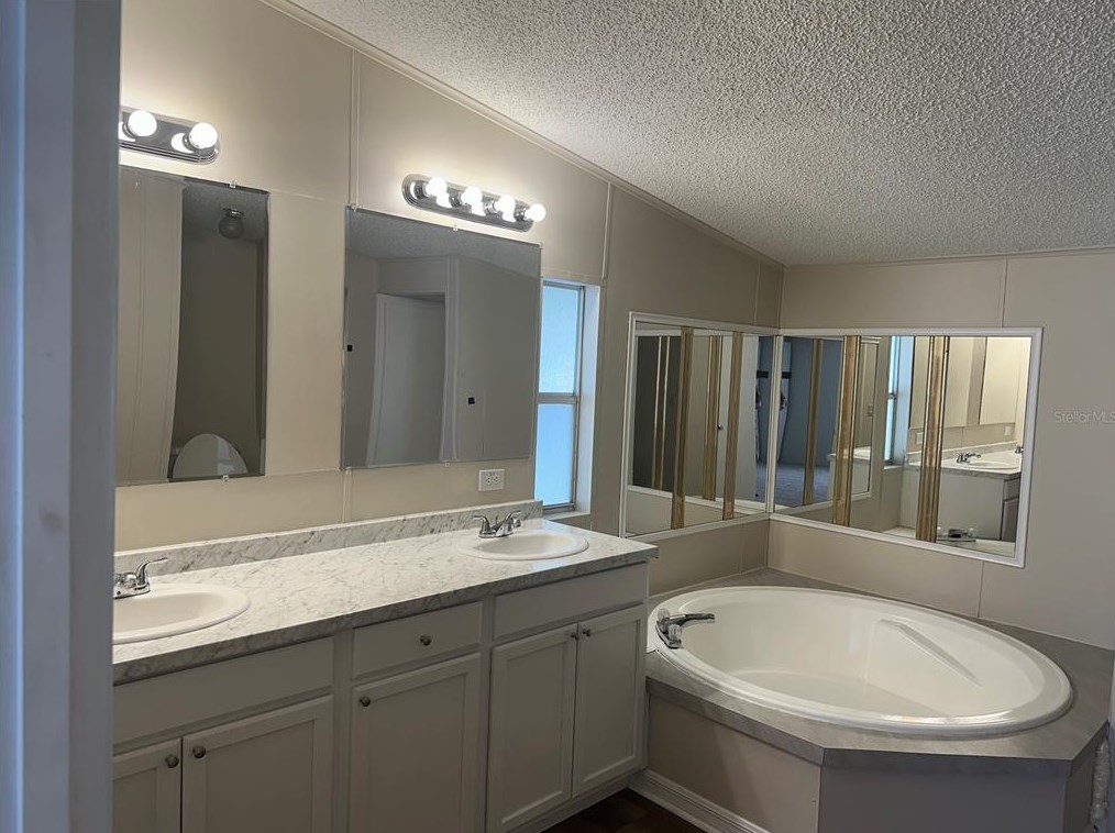 8609 Indian Rdg Way, Lakeland FL  33810-0330 exterior