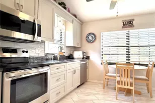 1742 W Orangewood Pl, Avon Park, FL 33825 - Photo 10