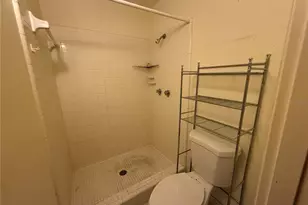1313 Magdalene Ct E, Lakeland, FL 33801 - Photo 10