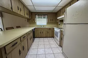 1313 Magdalene Ct E, Lakeland, FL 33801 - Photo 2