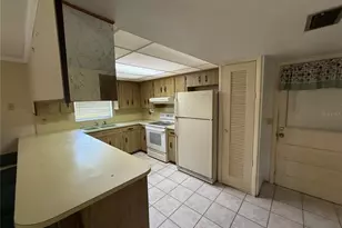 1313 Magdalene Ct E, Lakeland, FL 33801 - Photo 4