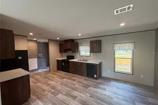 3320 Royal Oak Dr W, Mulberry, FL 33860 - Photo 2