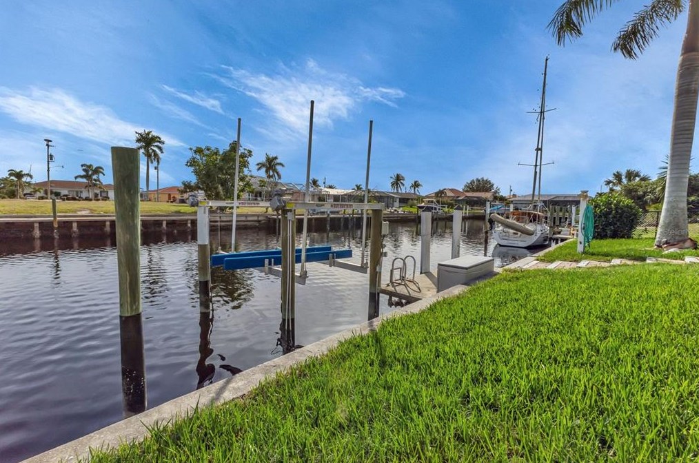 2824 Coral Way, Punta Gorda FL 33950-5033 exterior