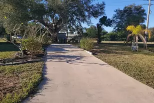 6880 Pleasant Ct, North Port, FL 34287 - Photo 2