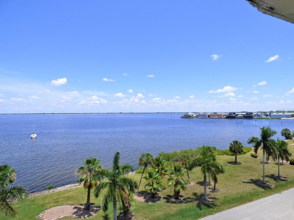 1500 Park Beach Cir, Punta Gorda FL 33950-3207 exterior