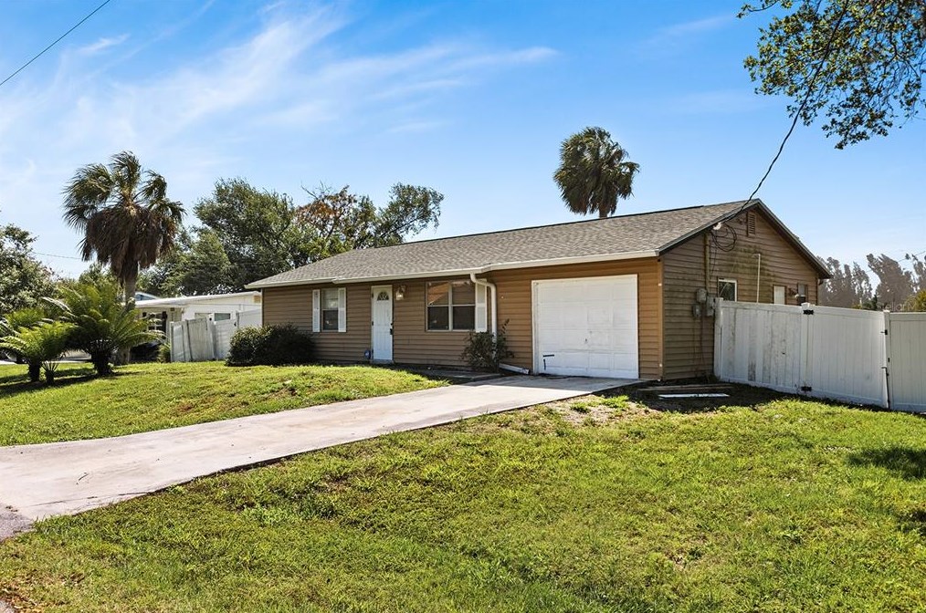 5823 Grey Ln, Punta Gorda, FL 33950-8438