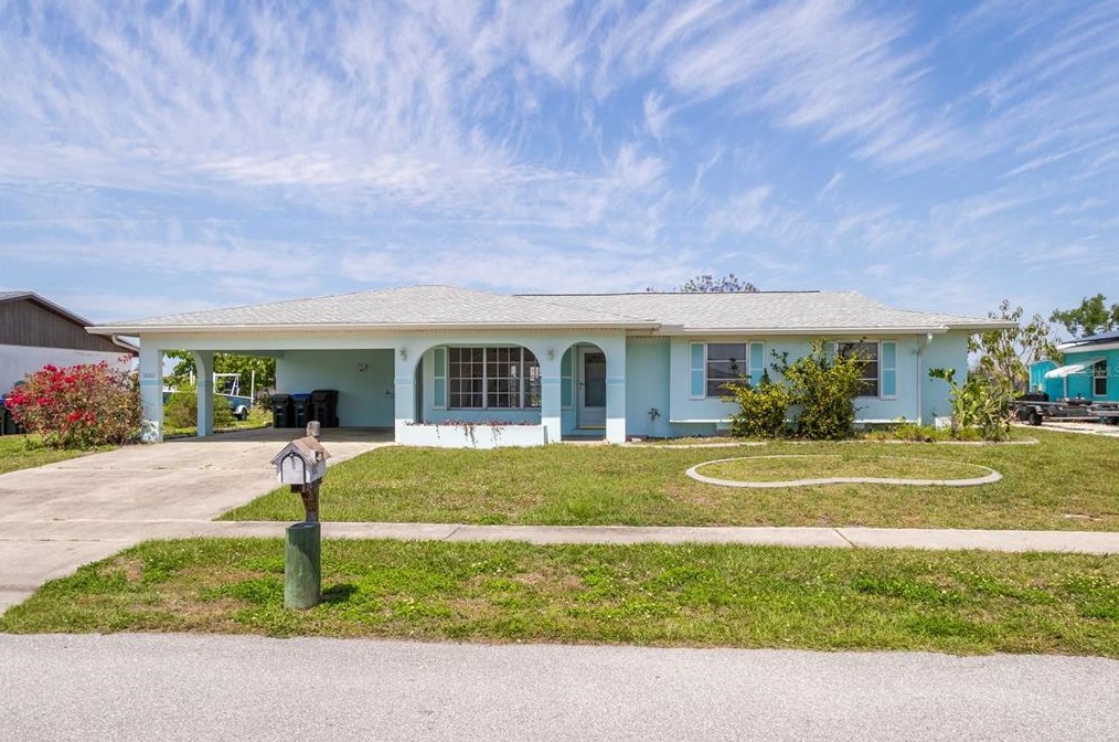 6082 Fabian Rd, Venice, FL 34287-2221