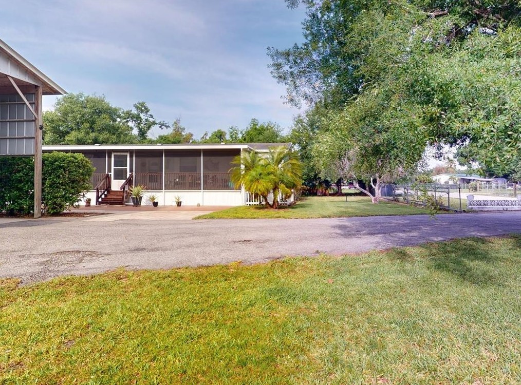 1425 Plum Dr, Arcadia FL  34266-7477 exterior