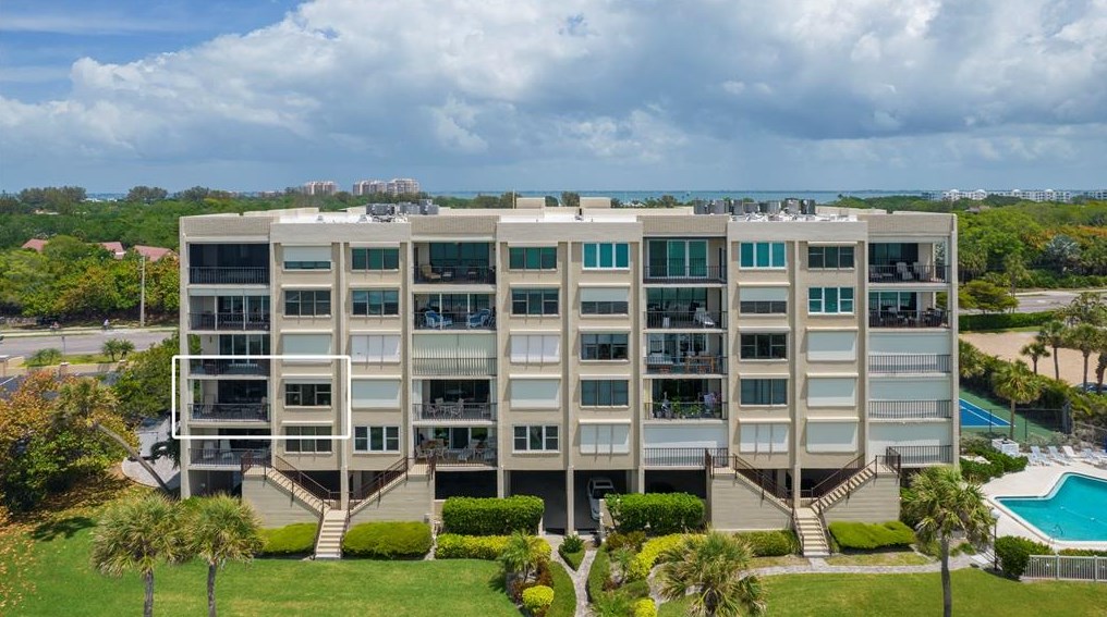 2675 Gulf Of Mexico Dr, Longboat Key FL 34228-3107 exterior