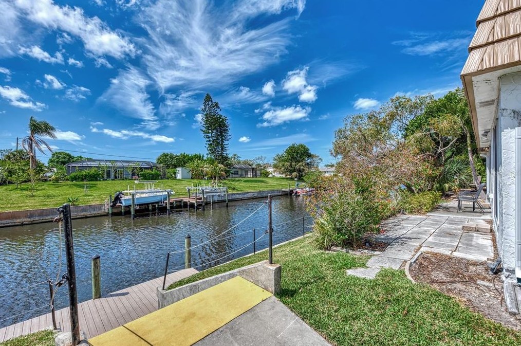 2420 Riverbluff Pkwy, Sarasota, FL 34231-5035