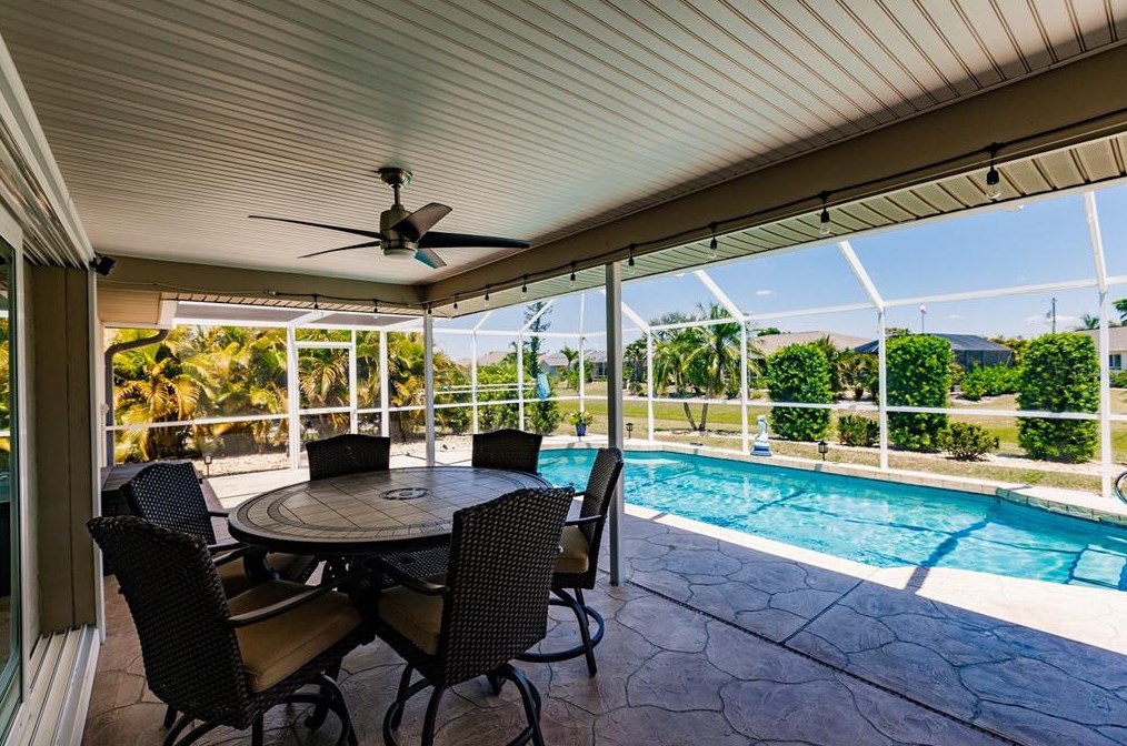 2354 Rio De Janeiro Ave, Punta Gorda FL  33983-8664 exterior