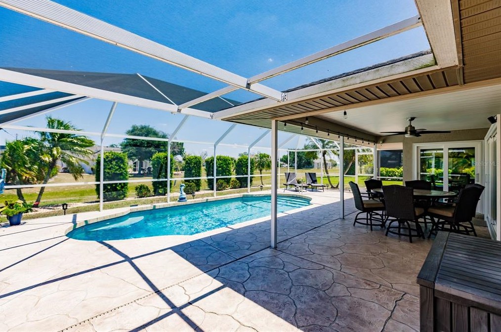 2354 Rio De Janeiro Ave, Punta Gorda FL  33983-8664 exterior