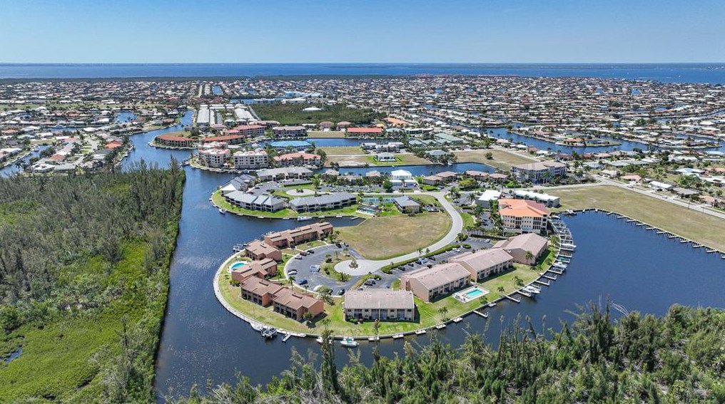 1354 Rock Dove Ct, Punta Gorda, FL 33950-8657
