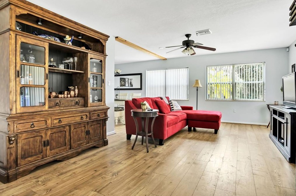 8 Heights Ave, West Frost Proof, FL 33843