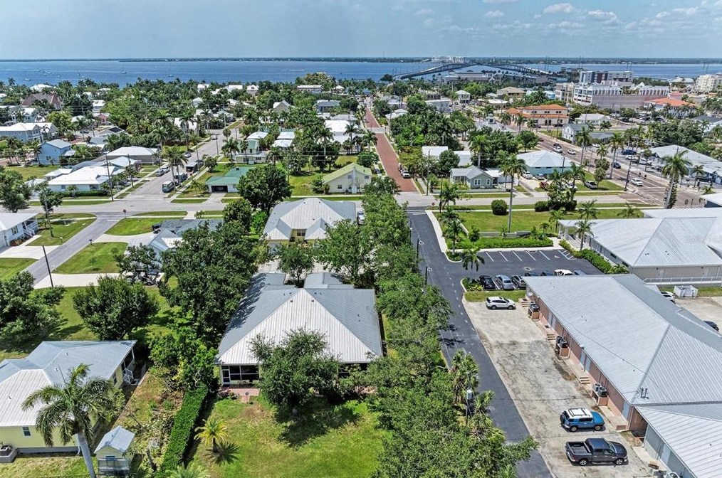321 Virginia Ave, Punta Gorda, FL 33950-4837