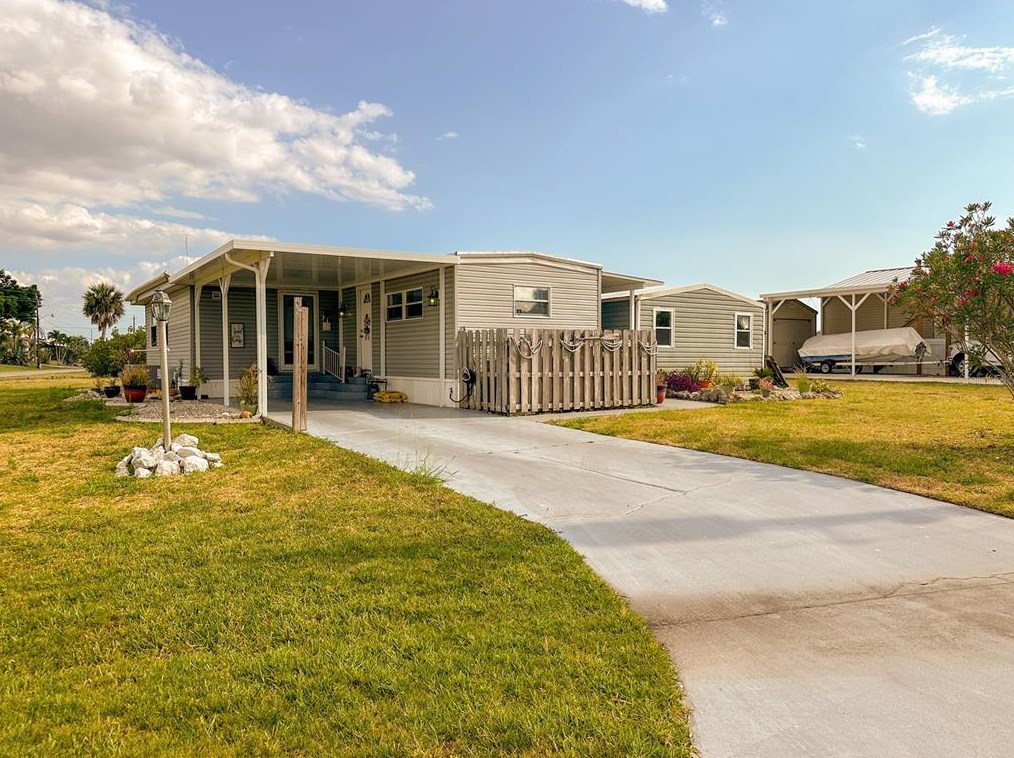 701 Del Ray Pl, Punta Gorda, FL 33950