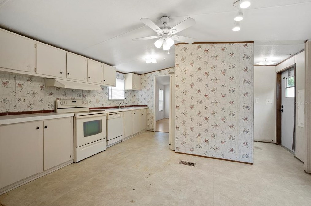 3220 Acline Rd, Punta Gorda FL 33950-8408 exterior