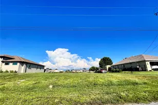 1815 NE 10th Ave, Cape Coral, FL 33909 - Photo 4