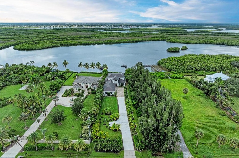 6452 Riverside Dr, Punta Gorda, FL 33982