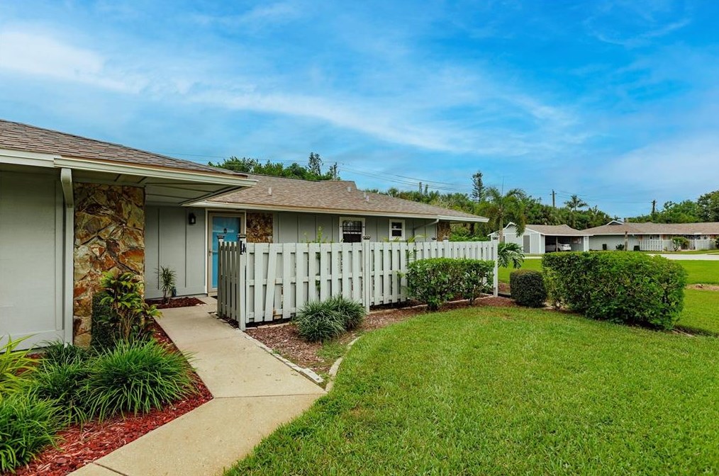 4261 Island Cir, Fort Myers, FL 33919-4403