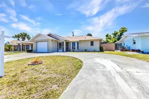 428 Briarwood Rd, Venice, FL 34293 - Photo 2