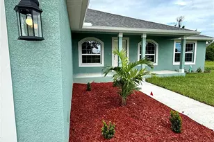 7 Pine Valley Ct, Rotonda West, FL 33947 - Photo 2