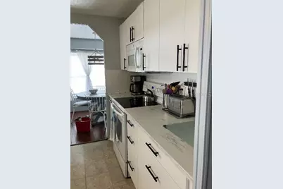 9003 30th Avenue E, Palmetto, FL 34221 - Photo 2