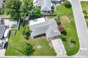 475 Whippoorwill Dr, Venice, FL 34293 - Photo 2