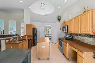 16038 Malden Rd, Weeki Wachee, FL 34614 - Photo 6