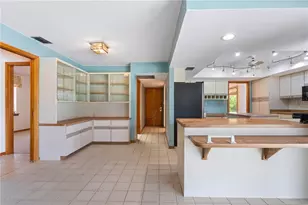 12313 SW Kingsway Cir, Lake Suzy, FL 34269 - Photo 8