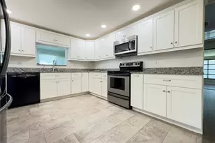 580 Fairmount Dr, North Port, FL 34287 - Photo 4