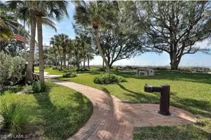 1900 Alamanda Dr, Naples, FL 34102 - Photo 14