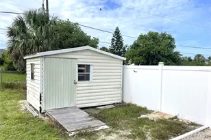 18319 Arapahoe Cir, Port Charlotte, FL 33948 - Photo 32