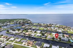 124 Sinclair St SE, Port Charlotte, FL 33952 - Photo 2