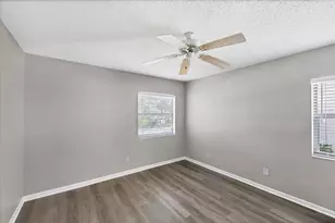 626 Bird Bay Dr S, Venice, FL 34285 - Photo 10