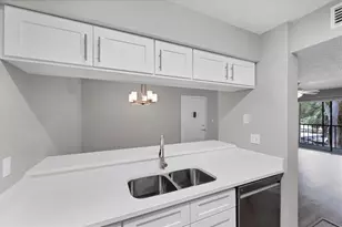 626 Bird Bay Dr S, Venice, FL 34285 - Photo 6