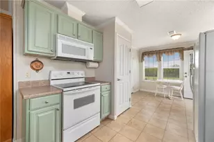 2 Holland Dr, Punta Gorda, FL 33950 - Photo 12