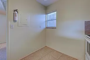 245 Center Rd, Venice, FL 34285 - Photo 10