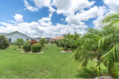 301 Thorn Hill Place, Sun City Center, FL 33573 - Photo 30