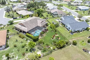301 Thorn Hill Pl, Sun City Center, FL 33573 - Photo 38