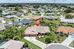 301 Thorn Hill Pl, Sun City Center, FL 33573 - Photo 1